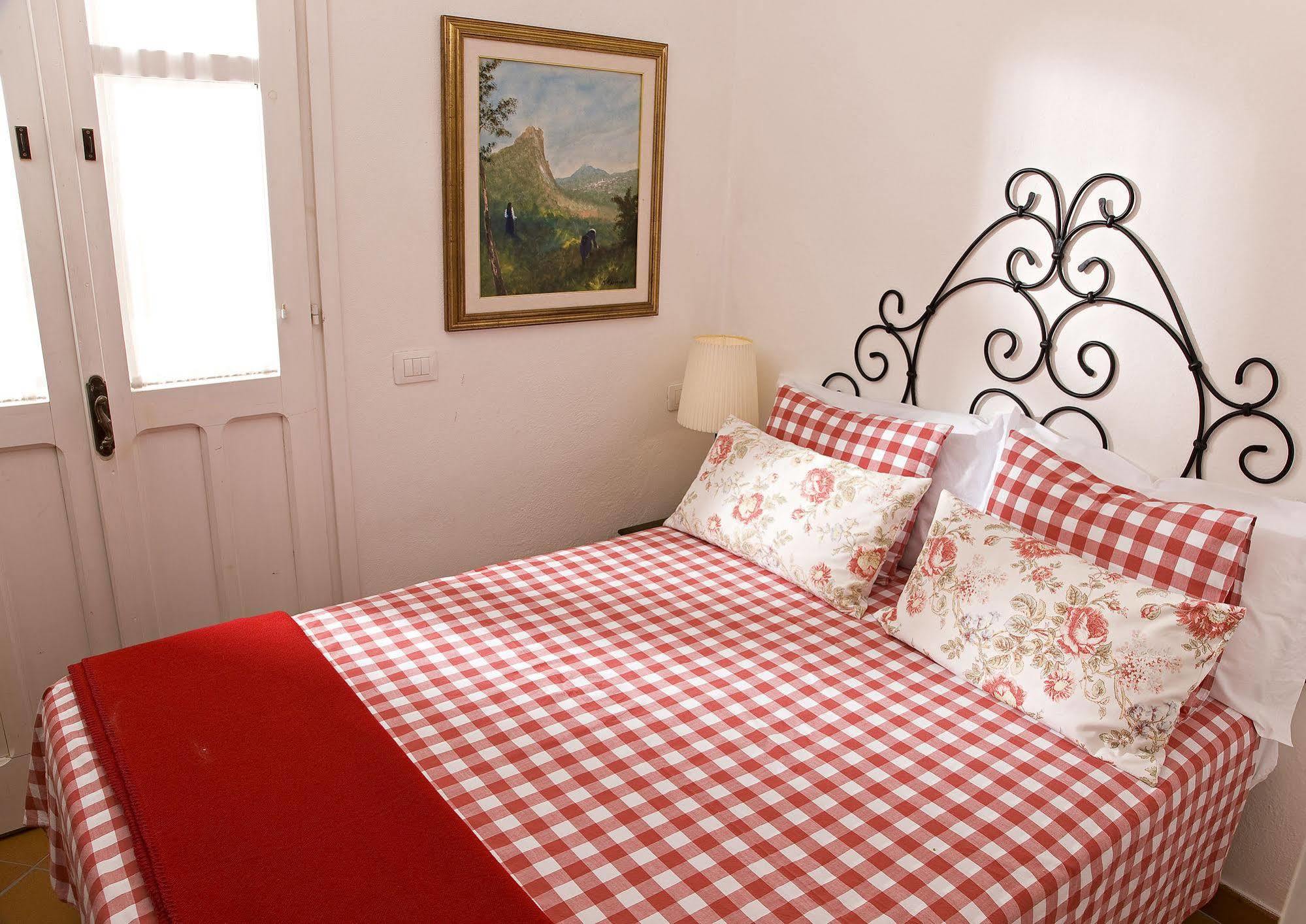 La Vignaredda - Residenza Di Charme Hotel Aggius Екстериор снимка